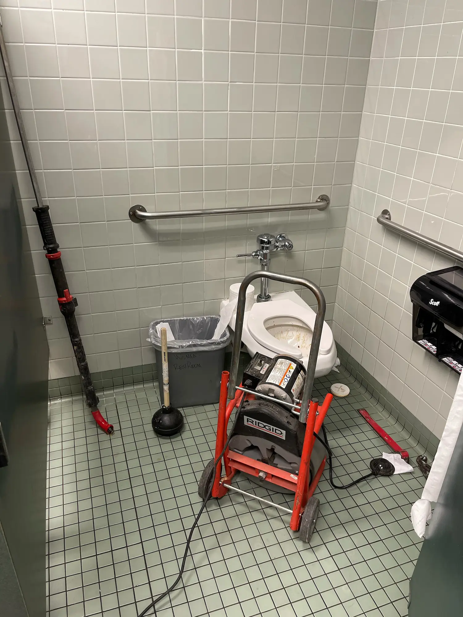 24/7 emergency plumber in Round Rock TX - fast response for toilet repairs and plumbing emergencies